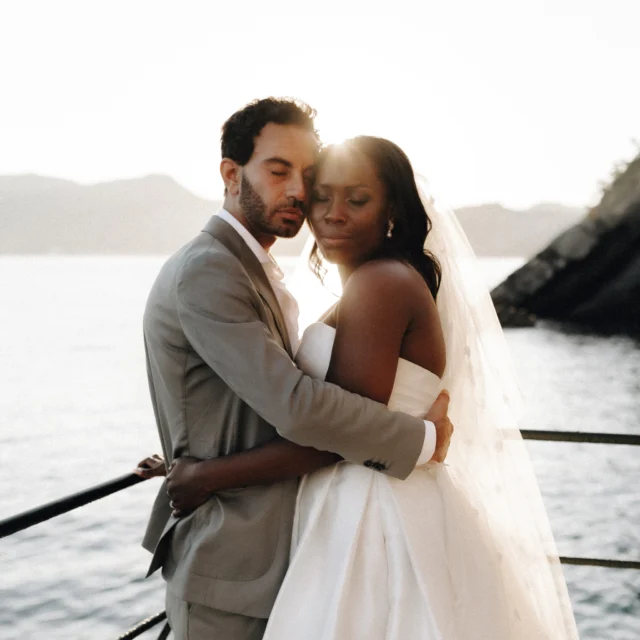Adoro i tramonti, adoro i matrimoni con #gettinready e #cerimonia in loco perchè così si riescono a cogliere tutte le sfumature di quel giorno, conosci le famiglie, gli amici, hai più tempo per dedicarti ai dettagli e soprattutto lo #storytelling è emozionale e travolgente... Sandra & Stefano (from #belgium🇧🇪) hanno scelto la meravigliosa location a picco sul mare di #castellocanevaro a #zoagli per dirsi di si davanti ad amici e parenti da tutto il mondo... Indimenticabile il #corogospel durante la cerimonia e i balli tradizionali africani che hanno accompagnato tutta la giornata scandendo il tempo e le emozioni...non troviate sia fantastico che il giorno più importante vi rappresenti al meglio📸😍?

#junebugweddings #radlovestories #authenticlovemagazine #luxurywedding #mywedding #couplegoals #engagement #weddinggoals #destinationweddingphotographer #destinationwedding #loveauthentic #realwedding #weddingreception #weddinggoals #bohowedding #bridebook #photobugcommunity #bohobride #weddingplanner #weddinginspo #dirtybootsandmessyhair #bridalstyle #bridaldress